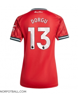 Billige Fotballdrakt Manchester United Patrick Dorgu #13 Replika Hjemmedrakt Dame 2025-26 Kortermet Billige Fotballdrakt Manchester United Patrick Dorgu #13 Replika Hjemmedrakt Dame 2025-26 Kortermet